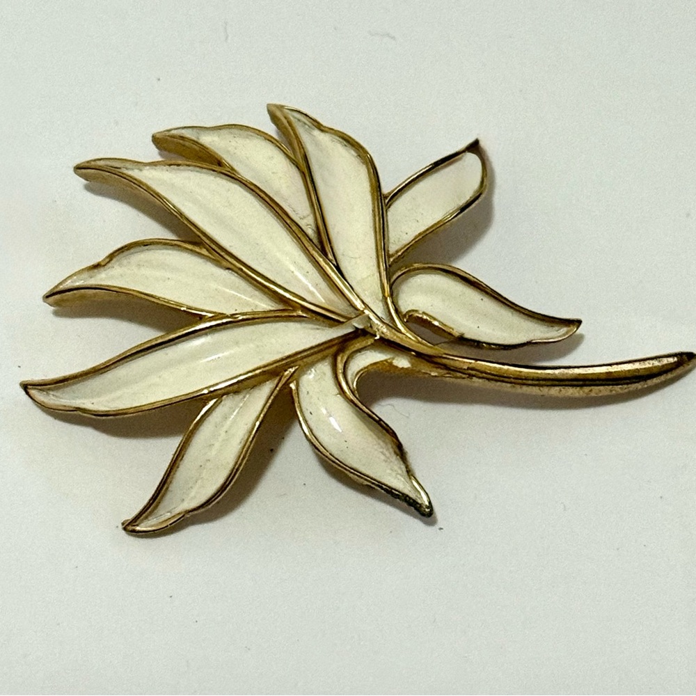 Elegant Gold and Cream Leaf Brooch
